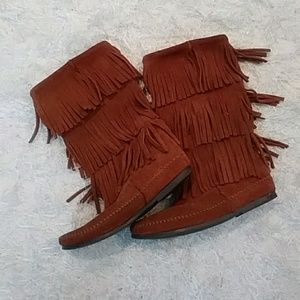 Minnetonka 3 layered fringe boots